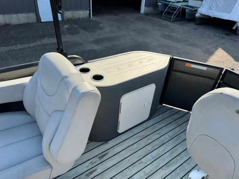 Slide: The Image of Crest 200 Pontoon with 115HP Yamaha Fourstroke EFI 2017 - 35