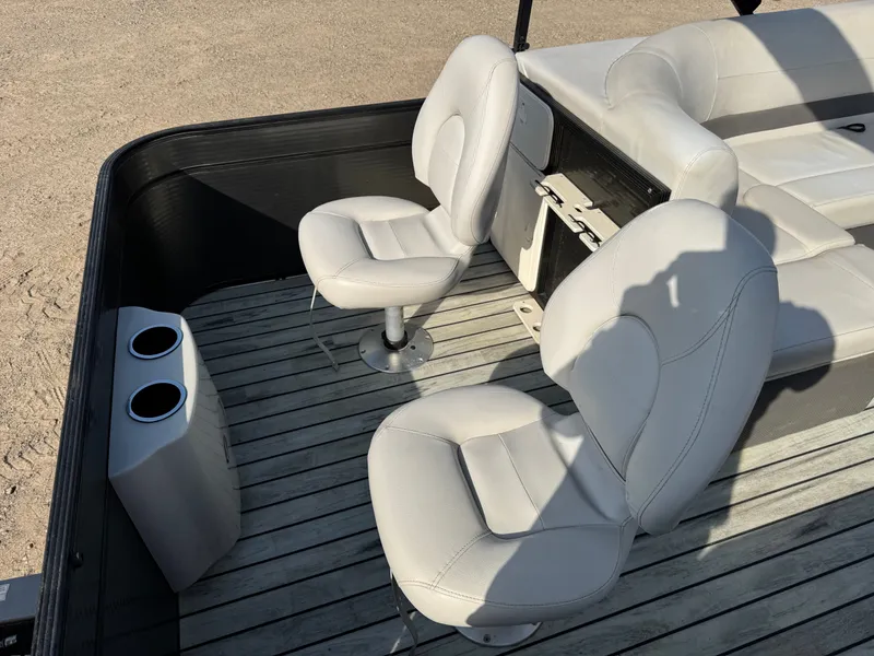 Slide: The Image of Crest 200 Pontoon with 115HP Yamaha Fourstroke EFI 2017 - 37