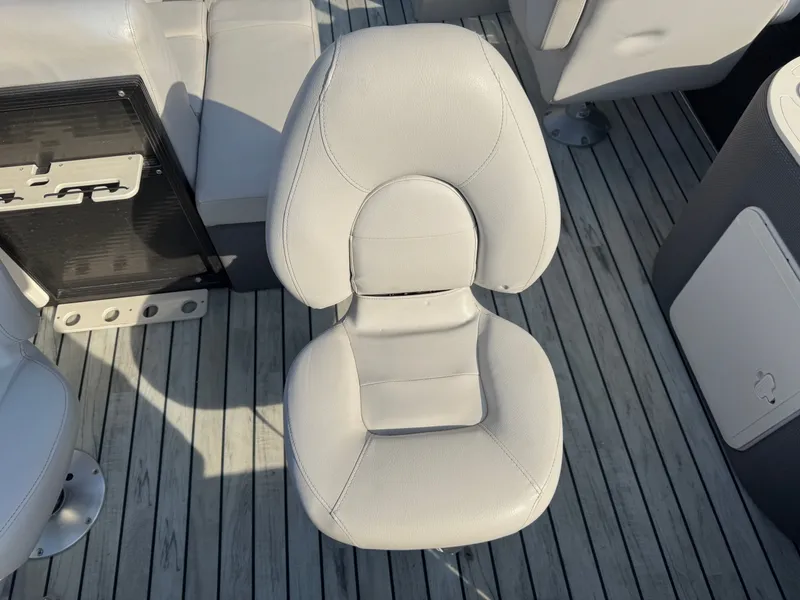 Slide: The Image of Crest 200 Pontoon with 115HP Yamaha Fourstroke EFI 2017 - 39