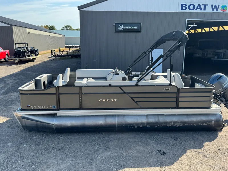 Slide: The Image of Crest 200 Pontoon with 115HP Yamaha Fourstroke EFI 2017 - 4