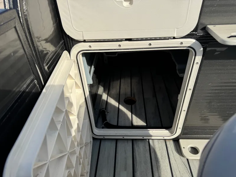 Slide: The Image of Crest 200 Pontoon with 115HP Yamaha Fourstroke EFI 2017 - 44