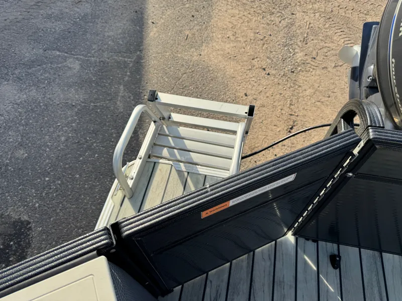 Slide: The Image of Crest 200 Pontoon with 115HP Yamaha Fourstroke EFI 2017 - 46