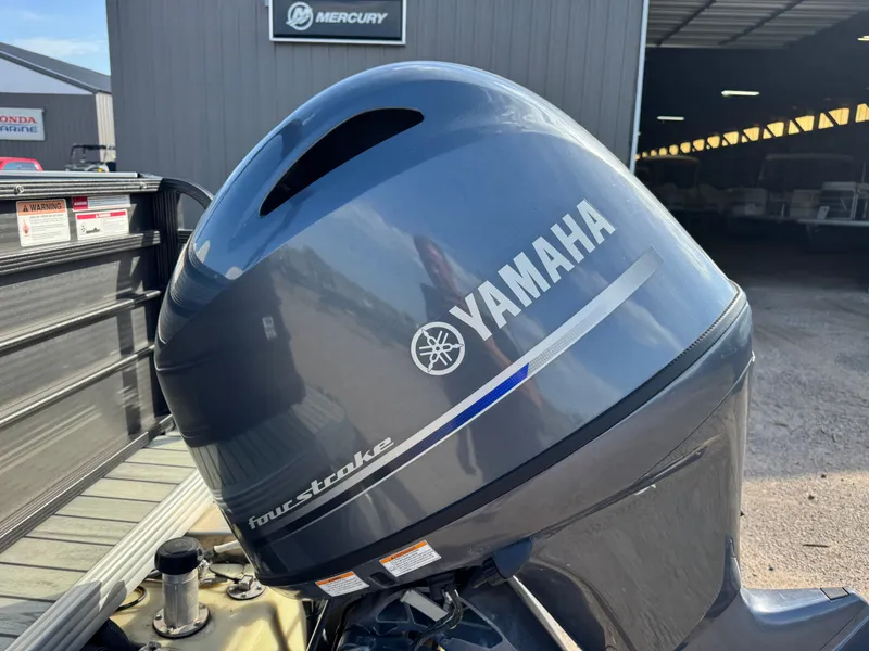 Slide: The Image of Crest 200 Pontoon with 115HP Yamaha Fourstroke EFI 2017 - 64