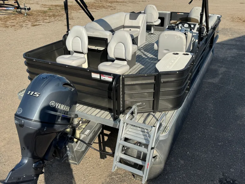 Slide: The Image of Crest 200 Pontoon with 115HP Yamaha Fourstroke EFI 2017 - 7