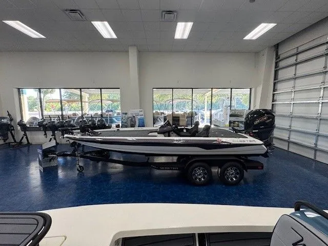 Slide: The Image of Skeeter ZXR20 SE 2026 - 16