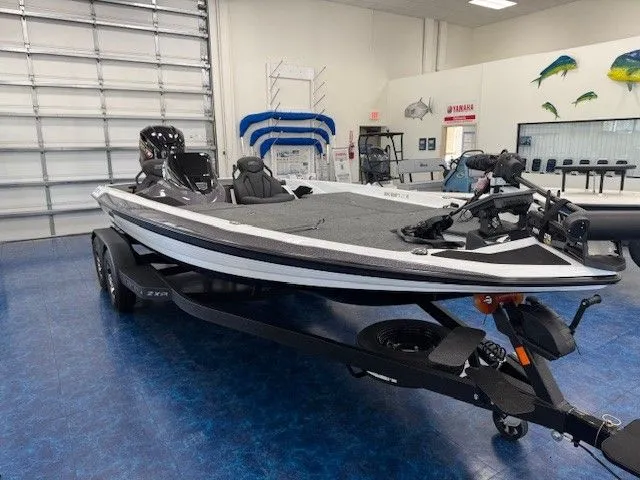 Slide: The Image of Skeeter ZXR20 SE 2026 - 32