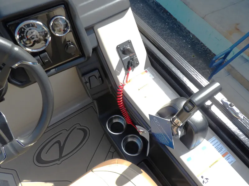 Slide: The Image of Veranda VR235L 2026 - 10