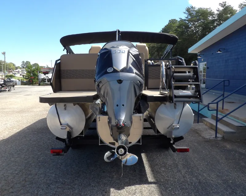 Slide: The Image of Veranda VR235L 2026 - 15