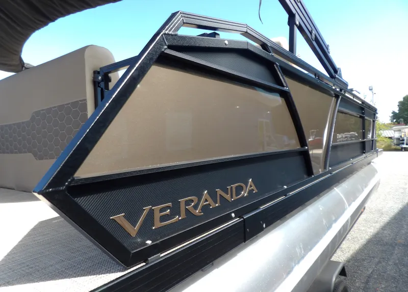 Slide: The Image of Veranda VR235L 2026 - 16