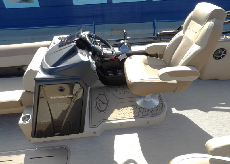 Slide: The Image of Veranda VR235L 2026 - 18