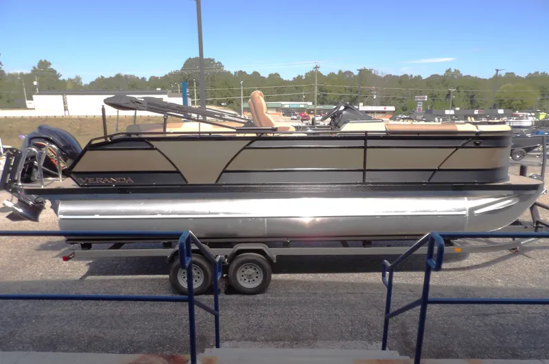 Slide: The Image of Veranda VR235L 2026 - 4