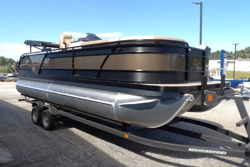 Slide: The Image of Veranda VR235L 2026 - 5