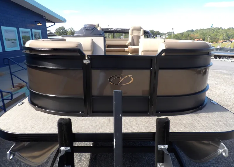 Slide: The Image of Veranda VR235L 2026 - 6