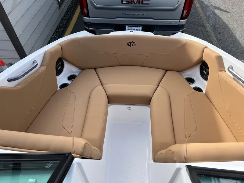 Slide: The Image of MasterCraft NXT20 2021 - 7