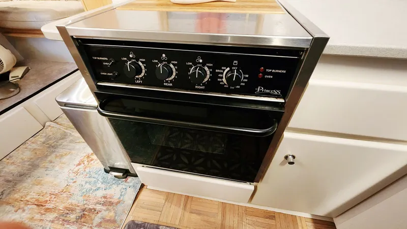 Slide: The Image of Carver 440 Aft Cabin Motor Yacht 1995 - 30