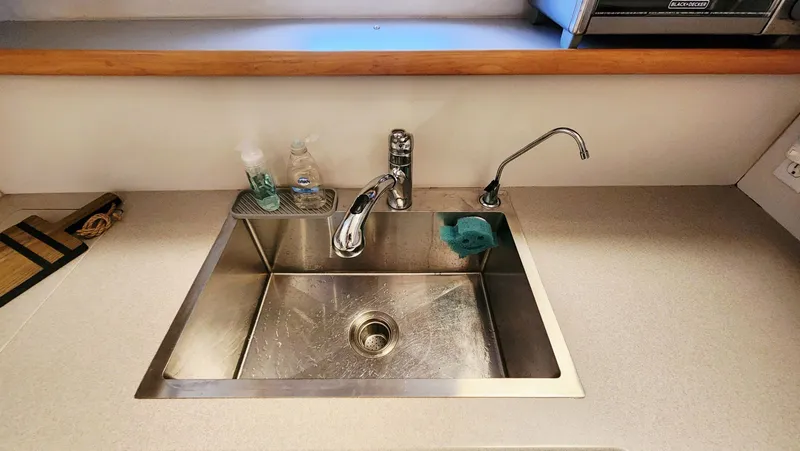 Slide: The Image of Carver 440 Aft Cabin Motor Yacht 1995 - 31