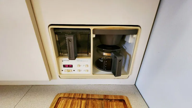 Slide: The Image of Carver 440 Aft Cabin Motor Yacht 1995 - 32