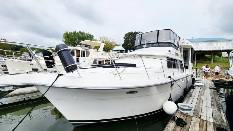 Slide: The Image of Carver 440 Aft Cabin Motor Yacht 1995 - 4