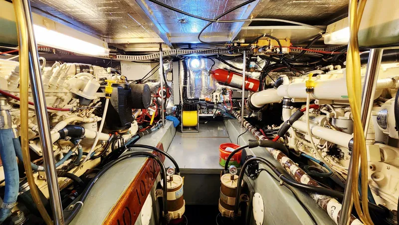 Slide: The Image of Carver 440 Aft Cabin Motor Yacht 1995 - 54