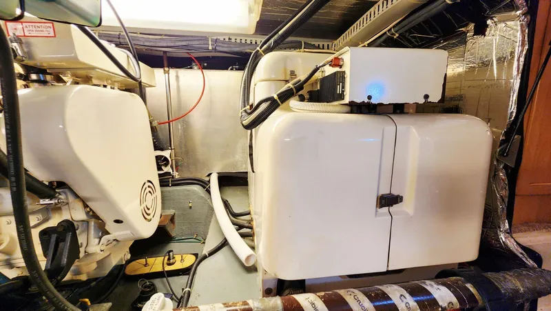 Slide: The Image of Carver 440 Aft Cabin Motor Yacht 1995 - 60