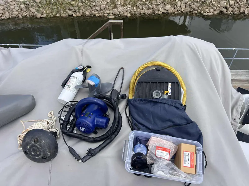 Slide: The Image of Carver 440 Aft Cabin Motor Yacht 1995 - 72