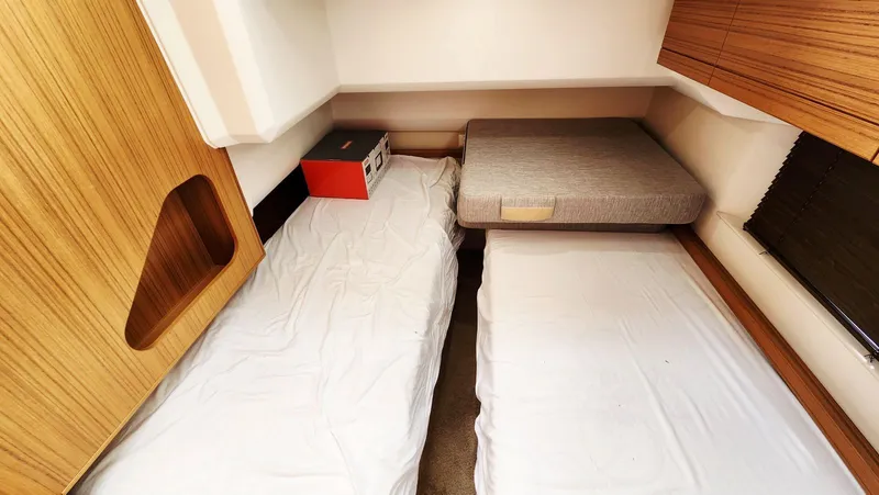 Slide: The Image of Greenline 40 2022 - 43