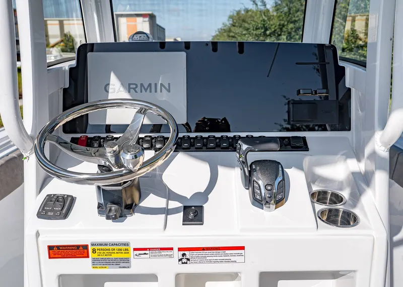 Slide: The Image of Sea Hunt Ultra 245 SE 2026 - 14