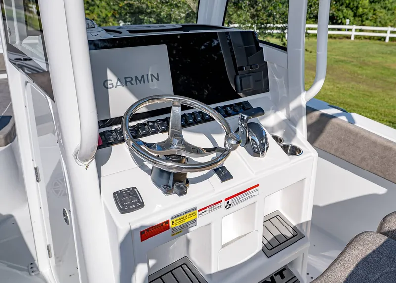 Slide: The Image of Sea Hunt Ultra 245 SE 2026 - 15