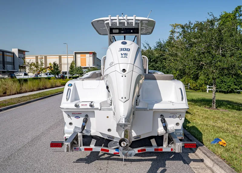 Slide: The Image of Sea Hunt Ultra 245 SE 2026 - 4