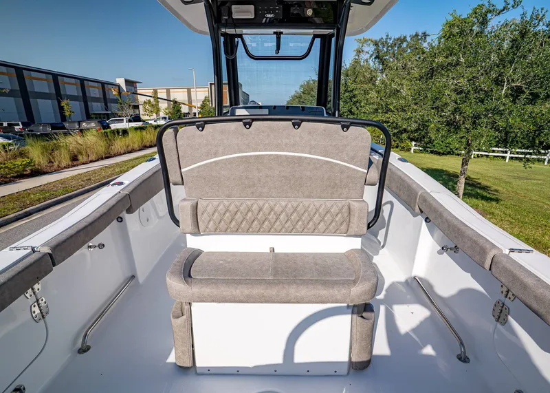 Slide: The Image of Sea Hunt Ultra 255 SE 2026 - 14