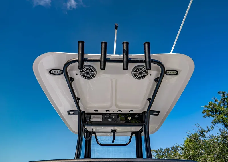 Slide: The Image of Sea Hunt Ultra 255 SE 2026 - 16