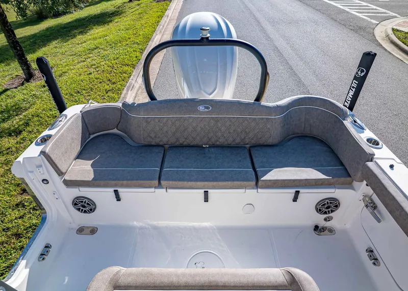 Slide: The Image of Sea Hunt Ultra 255 SE 2026 - 8