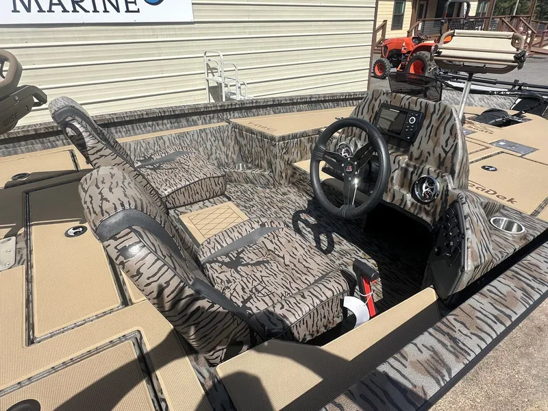 Slide: The Image of Xpress Hyper-Lift Crappie Series H18 2026 - 5