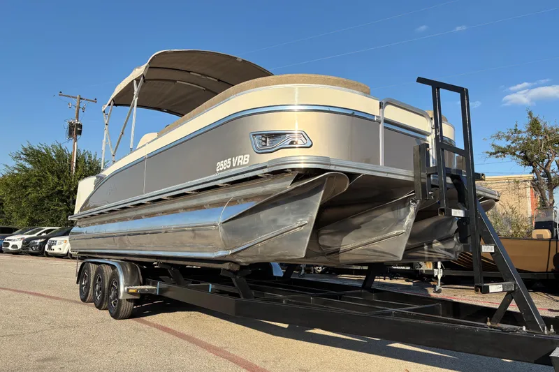 Slide: The Image of Suzuki Four Stroke engine on 2022 Avalon Catalina 2585 VRB boat. - 11