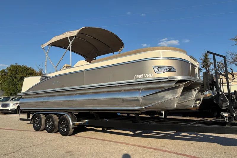 Slide: The Image of Marine battery setup on 2022 Avalon Catalina 2585 VRB pontoon boat. - 12