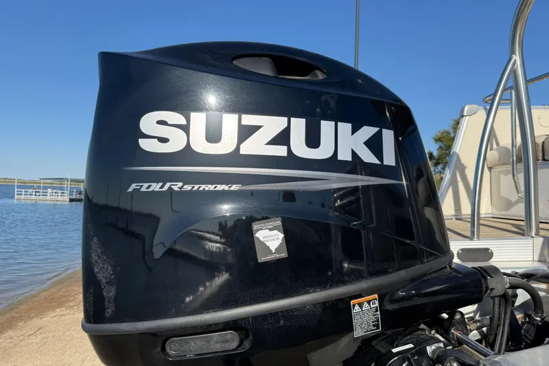 Slide: The Image of 2022 Avalon Catalina 2585 VRB boat engine with "200" horsepower marking. - 81