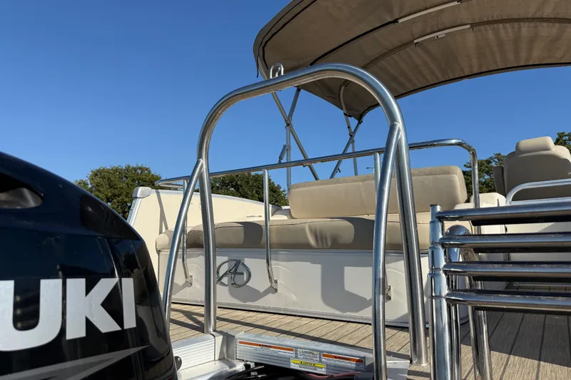 Slide: The Image of 2022 Avalon Catalina 2585 VRB boat with stainless steel ladder and seating, under clear blue sky. - 83