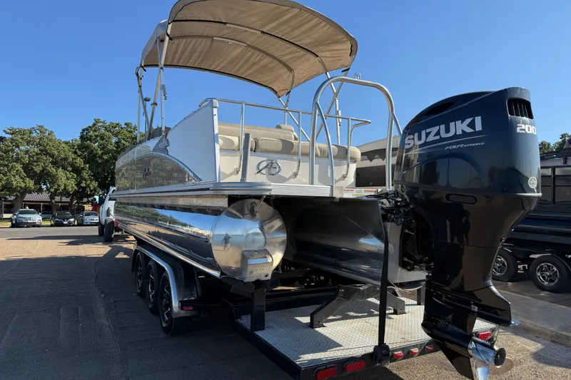Slide: The Image of 2022 Avalon Catalina 2585 VRB pontoon boat with Suzuki engine, featuring comfortable seating and canopy. - 84