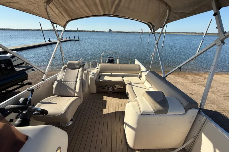 Slide: The Image of 2022 Avalon Catalina 2585 VRB pontoon boat with spacious seating and canopy on a sunny day. - 98