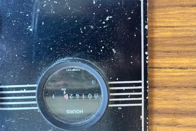 Slide: The Image of Hour meter on 1992 Jamestowner 16x72 Houseboat, showing 1,270 hours. - 3