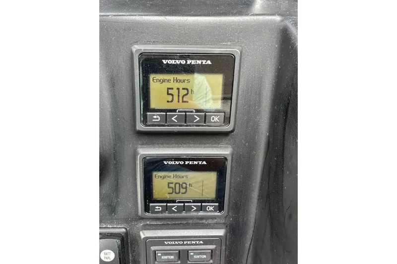 Slide: The Image of Volvo Penta engine hour meters showing 512 and 509 hours on Jeanneau NC11, 2015 model. - 79