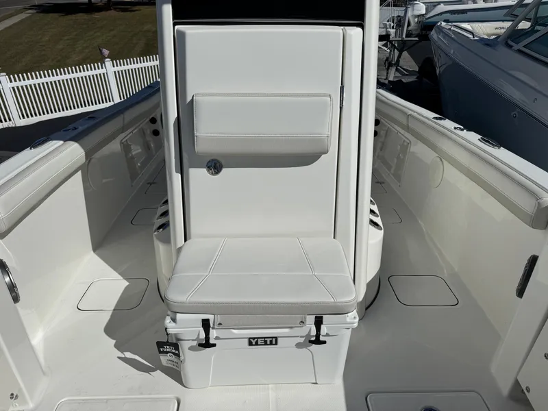 Slide: The Image of World Cat 235 TE 2026 - 10