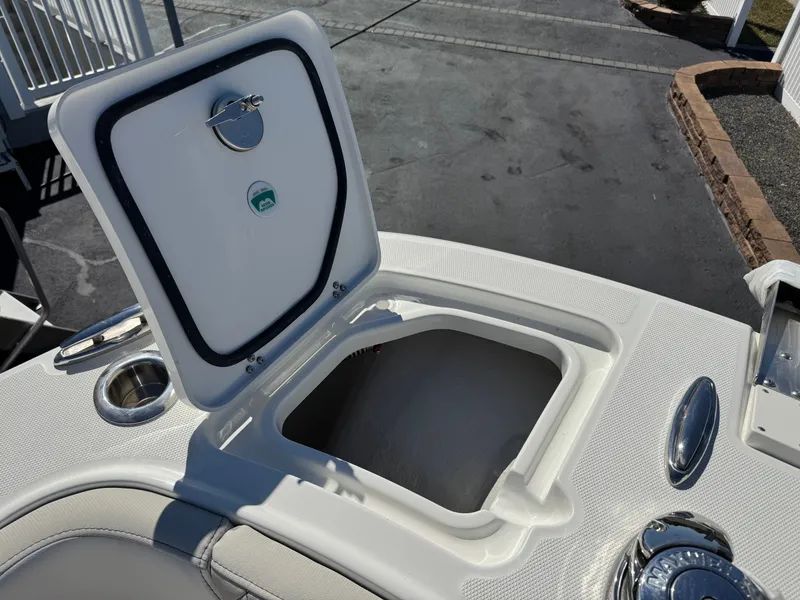 Slide: The Image of World Cat 235 TE 2026 - 13