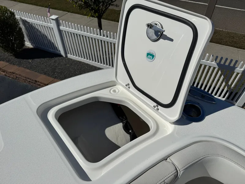 Slide: The Image of World Cat 235 TE 2026 - 14