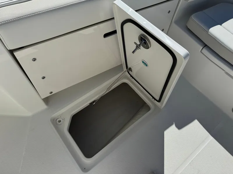 Slide: The Image of World Cat 235 TE 2026 - 16