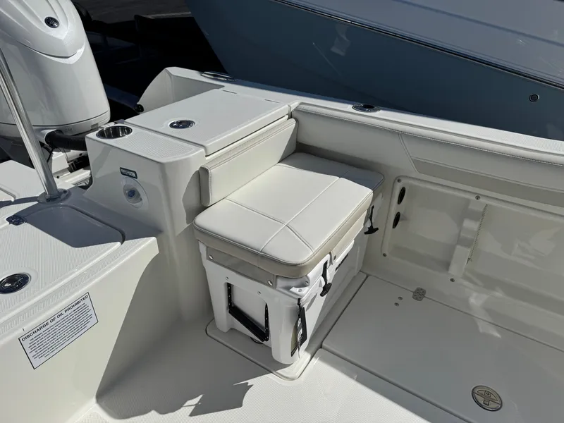 Slide: The Image of World Cat 235 TE 2026 - 24