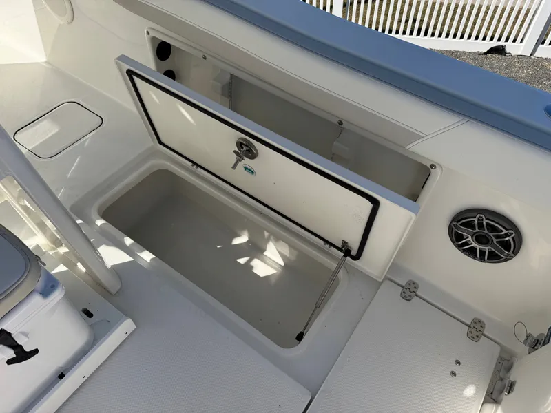 Slide: The Image of World Cat 235 TE 2026 - 30