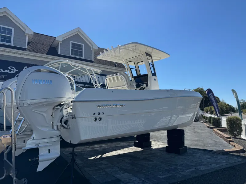 Slide: The Image of World Cat 235 TE 2026 - 4