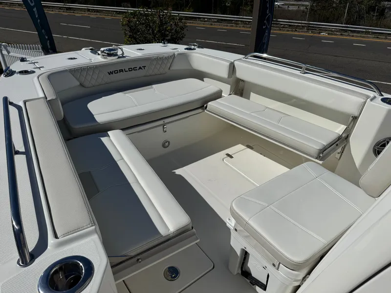 Slide: The Image of World Cat 235 TE 2026 - 8