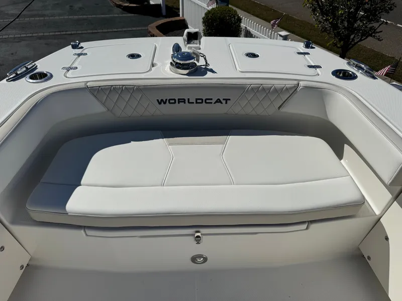 Slide: The Image of World Cat 235 TE 2026 - 9